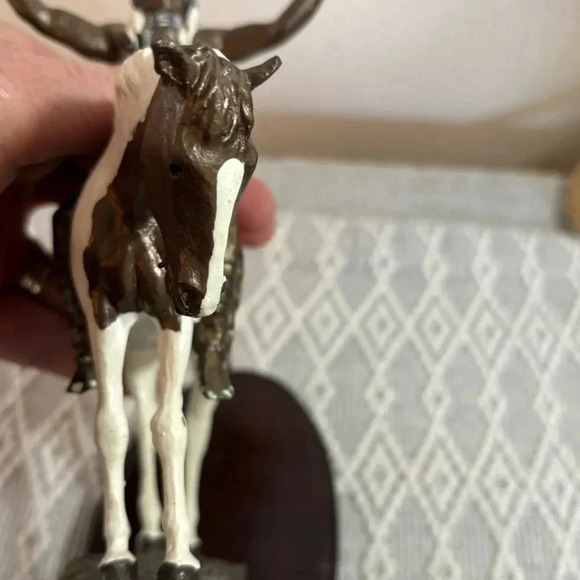 Deliverance Chuck Ren The Hamilton Collection, Bronze Statue 1993. Warrior. - Picture 5 of 9